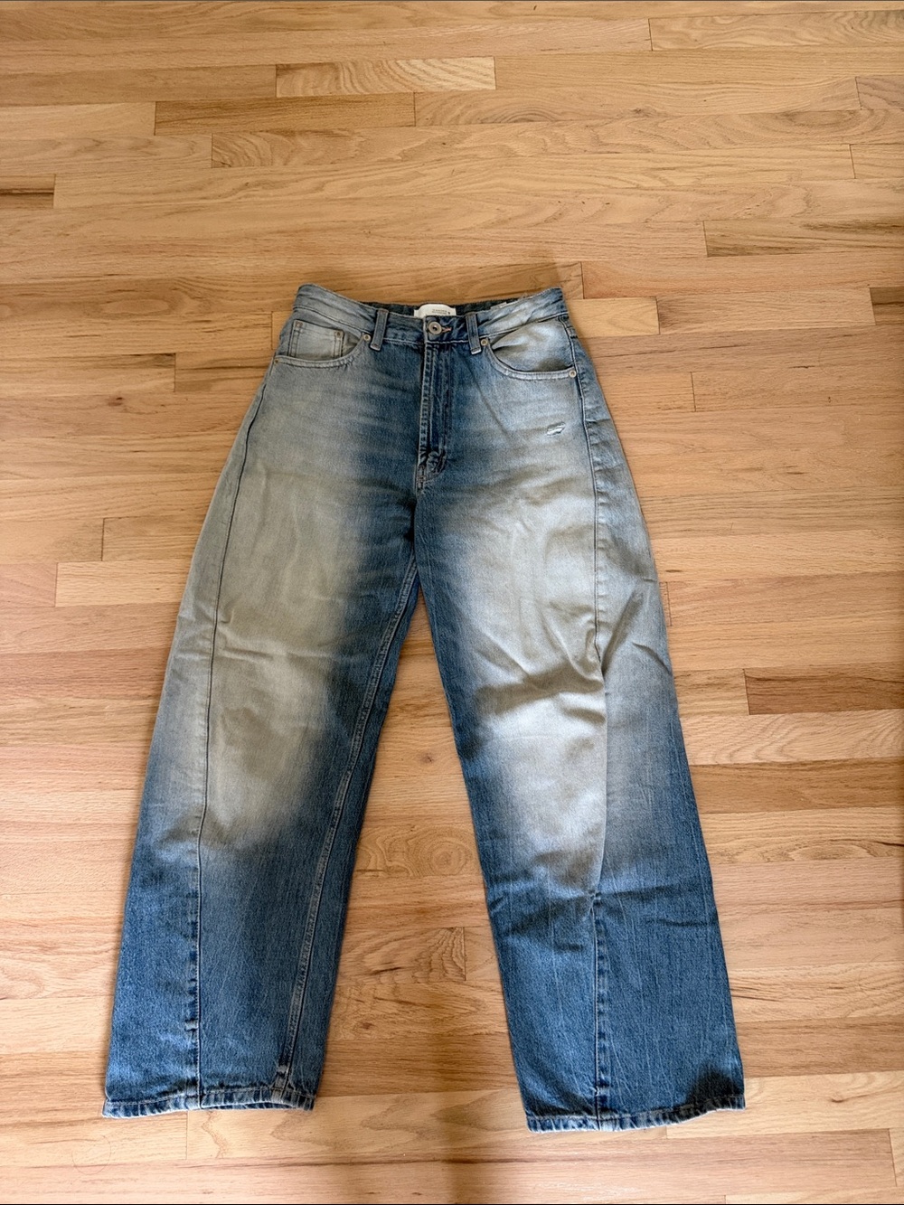 Zara women’s Light Wash Blue Jeans - Classic Straight Fit